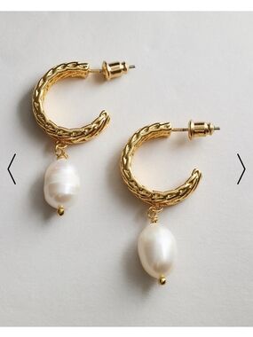 Gold Hoop Earrings with Freshwater Pearl Quiet Luxury Rich Girl Starter Pack